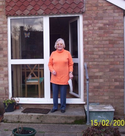 Photograph of Dot Hewlett at home in Feburary 2006